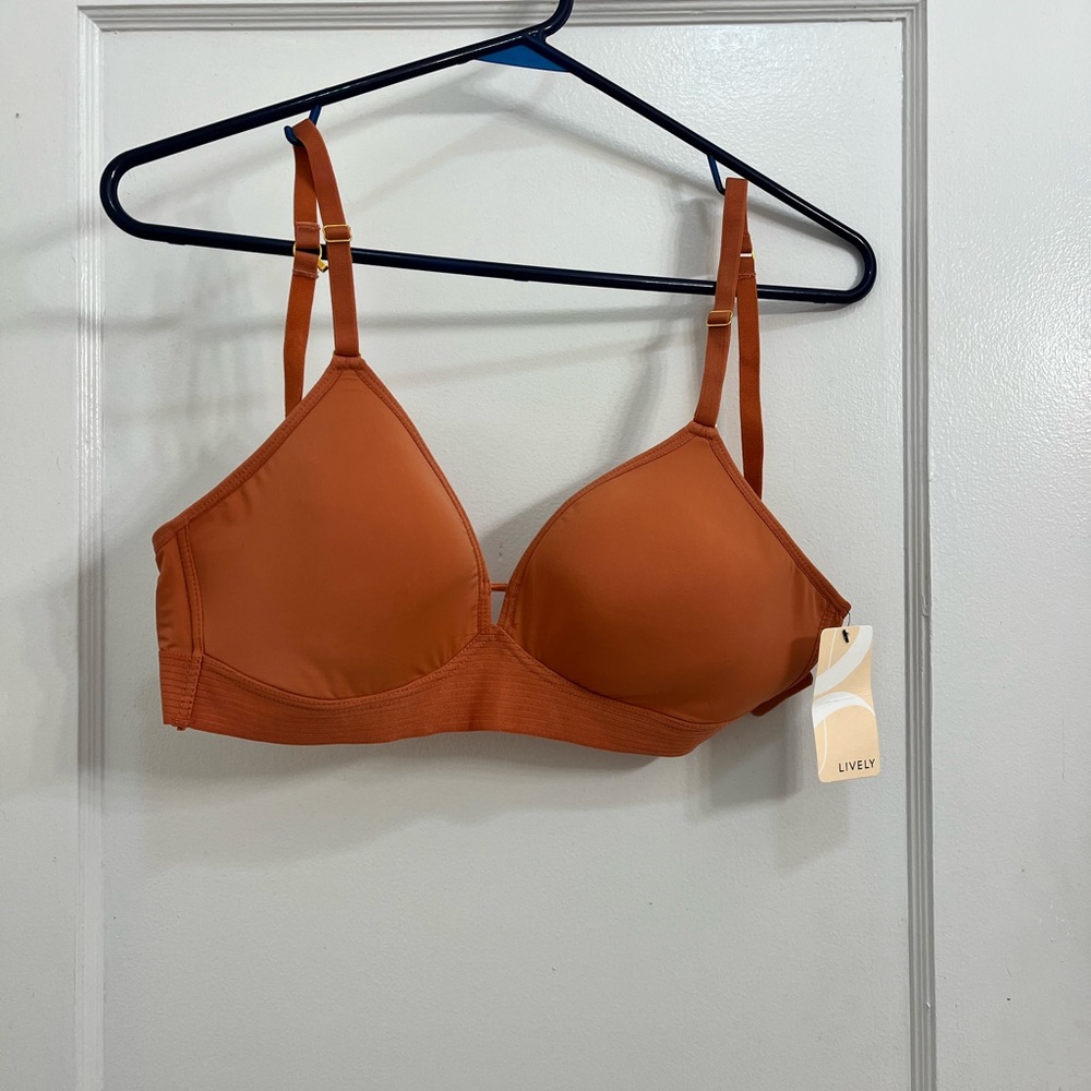 NWT Lively bralette 34D
